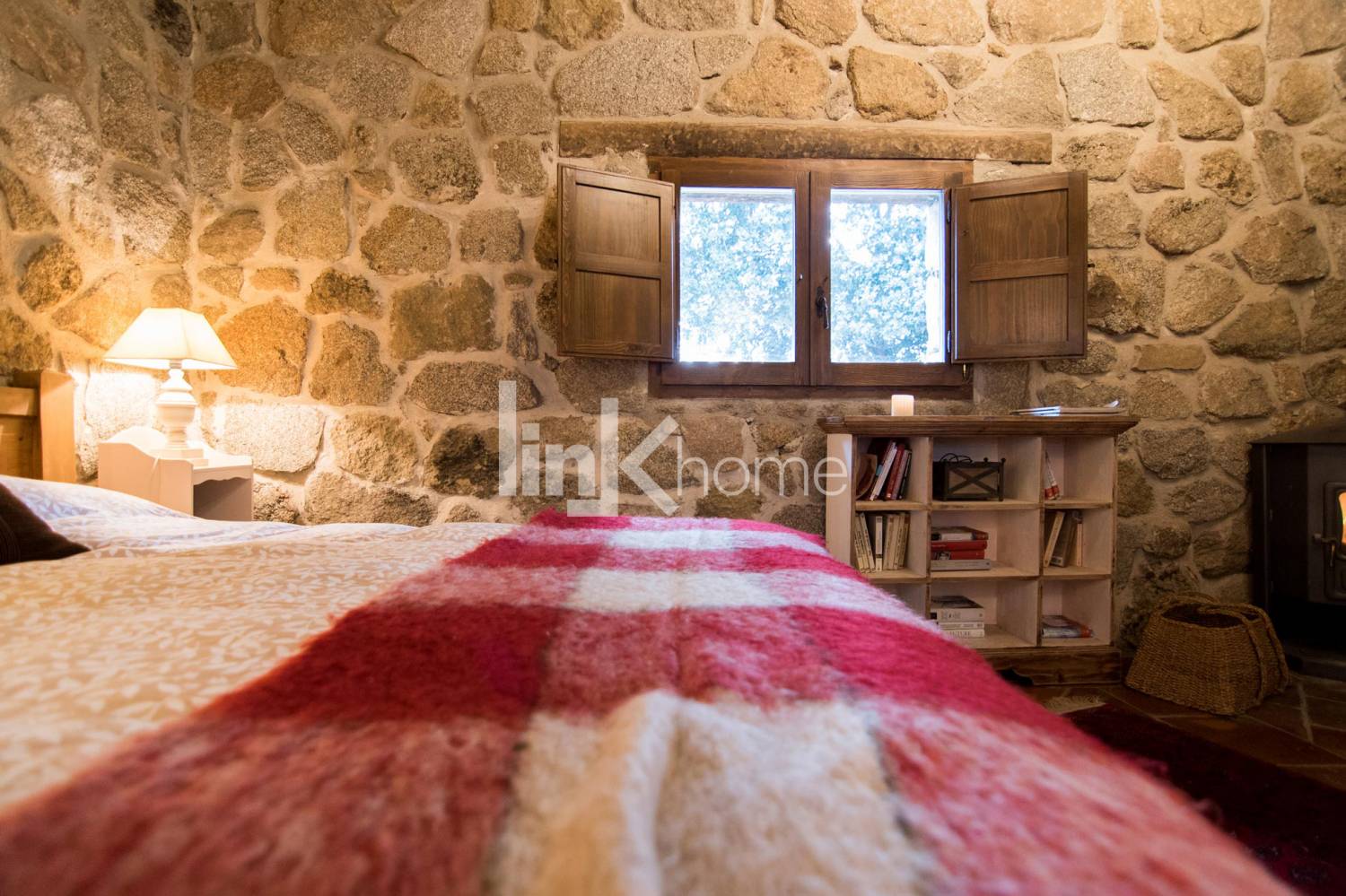 Detalle de la ventana en dormitorio principal